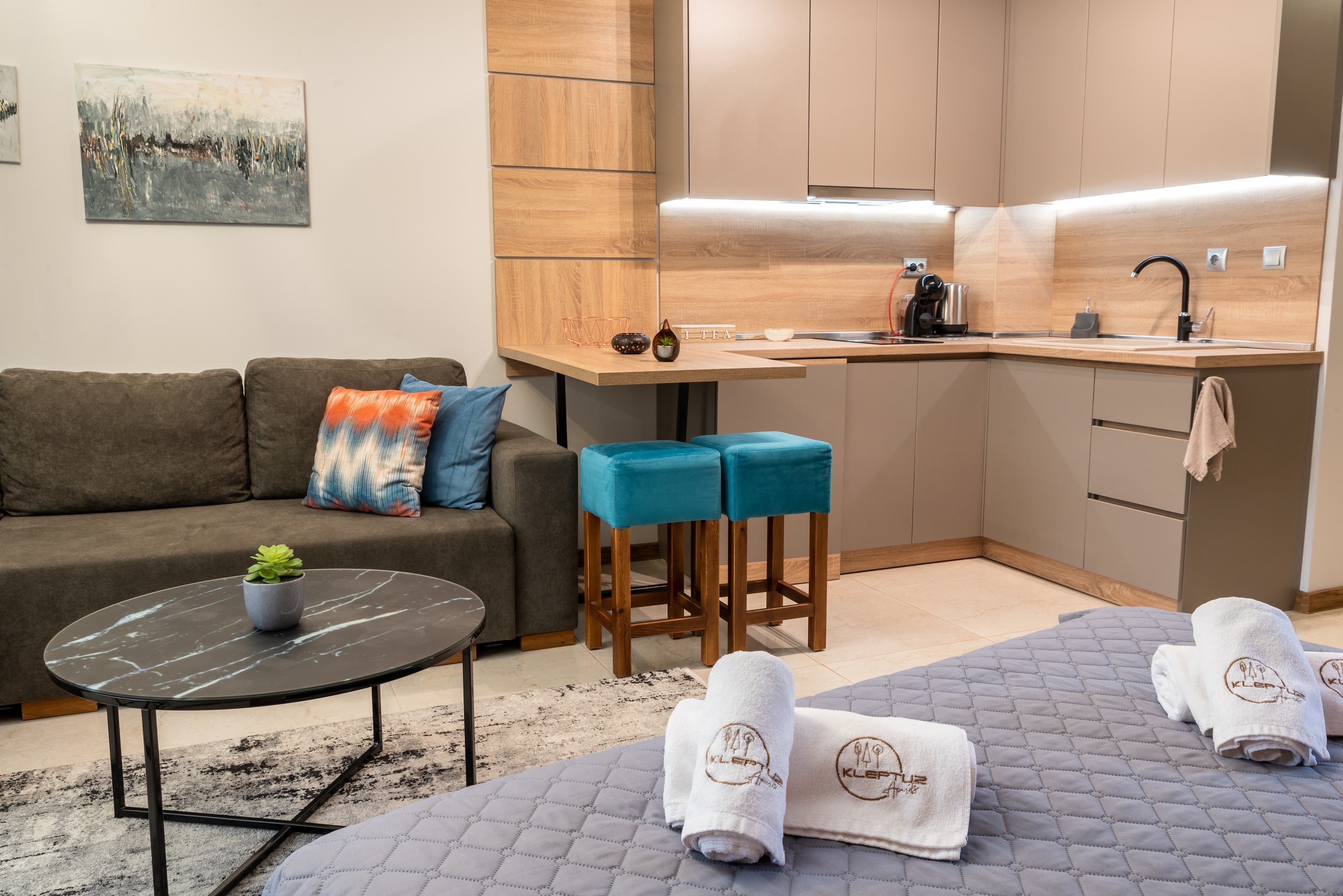 Studio Apartment 6 image 6